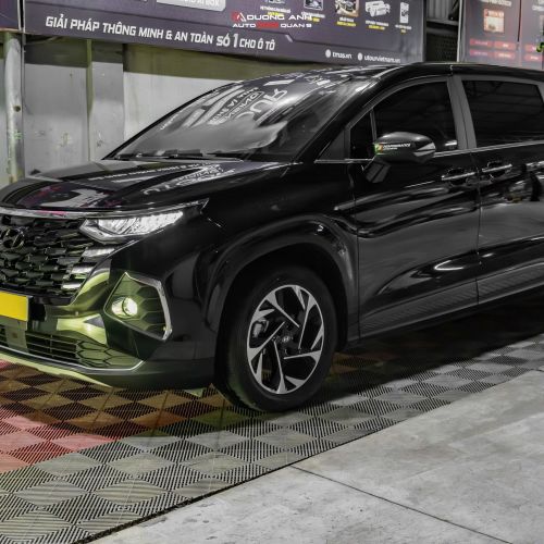 Hyundai Custin nâng cấp sàn vân gỗ, nút bấm cửa lùa, bi gầm X3 Ultra, nâng xi nhan và Android Box tiện ích
