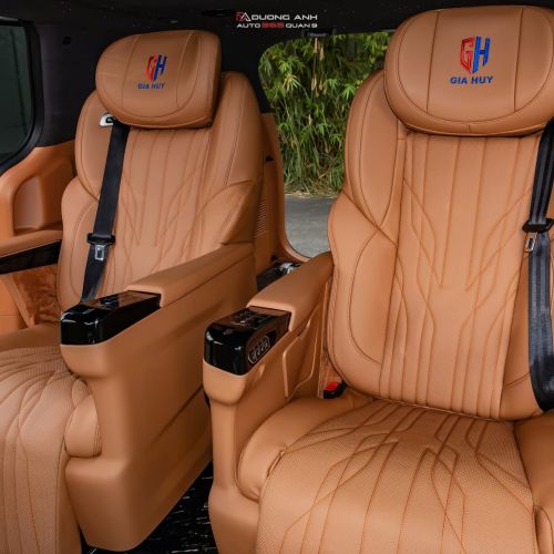 KIA Carnival nâng cấp Ghế VIP HP05, Bàn làm việc điện, Sàn carbon vàng lá & Trần sao Pi – Đẳng cấp Limousine cho MPV 7 chỗ