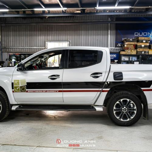 Mitsubishi Triton dán tem cá nhân hóa – Thể thao, mạnh mẽ và khác biệt hoàn toàn