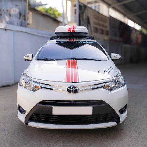Toyota Vios bọc da nội thất & lắp cốp nóc phi thuyền – Tiện nghi hơn, cá tính hơn