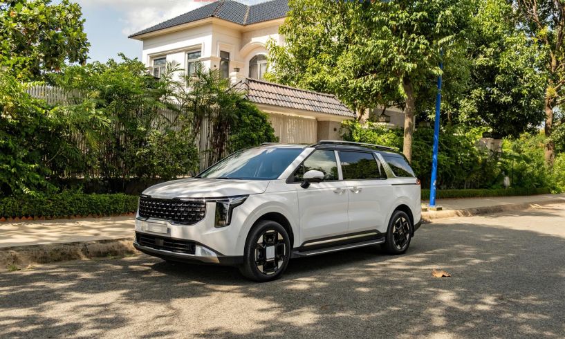 KIA CARNIVAL NÂNG CẤP GHẾ CAST 3 PRO, BỌC DA NỘI THẤT, SÀN CARBON FIBER VÀ VÔ LĂNG CARBON