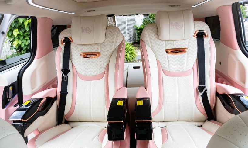KIA CARNIVAL NÂNG CẤP GHẾ VIP CAST4 PRO, SOFA BED KES, TRẦN SAO PI STARLIGHT VÀ SÀN CARBON VÀNG LÁ