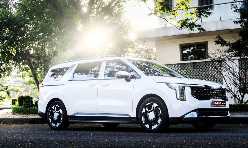KIA CARNIVAL 2025 NÂNG CẤP GHẾ CAST 4 PRO & SOFA BED BĂNG 3, SÀN VÂN ĐÁ, MÀN HÌNH TRẦN GẬP VÀ TRẦN SAO PI STARLIGHT
