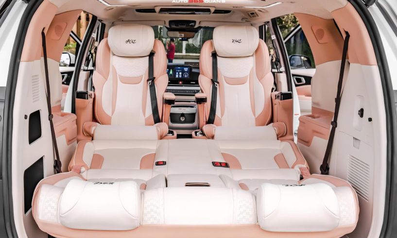 KIA CARNIVAL ĐỔI MÀU NỘI THẤT TRẮNG HỒNG, GHẾ VIP HIPOINT HP05, SOFA BED,  TRẦN SAO PI STARLIGHT VÀ SÀN CARBON VÀNG LÁ