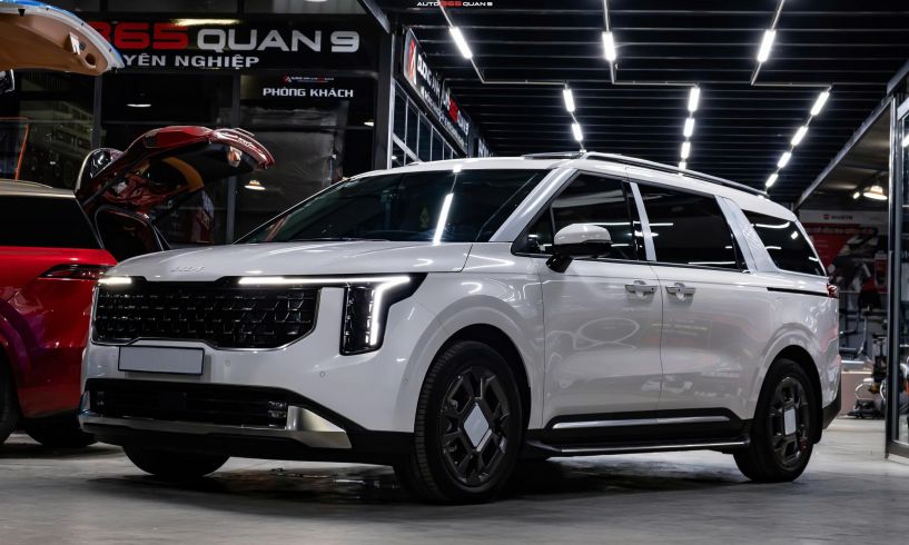 Kia Carnival nâng cấp LED nội thất, sàn carbon vàng lá & ghế băng 2 chỉnh điện – Sang trọng và tiện nghi vượt trội