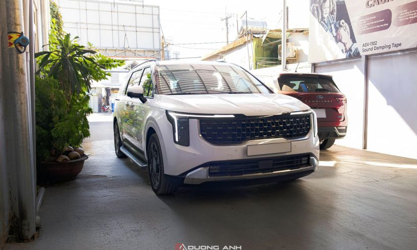 Kia Carnival nâng cấp sàn Carbon vàng lá – Đẳng cấp, sang trọng và khác biệt