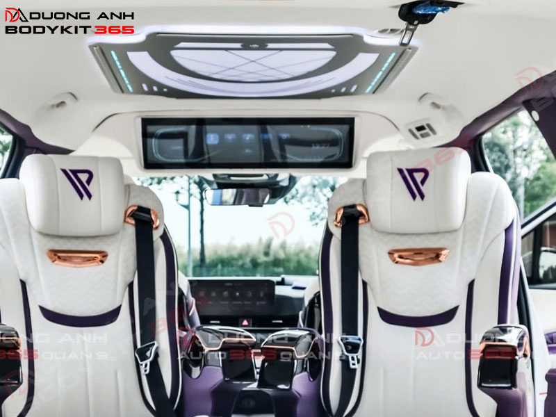Màn hình ốp trần dài cho xe hơi 3