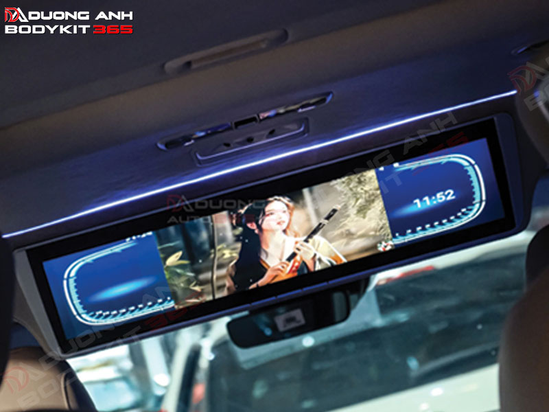 Màn hình ốp trần dài cho xe hơi 8