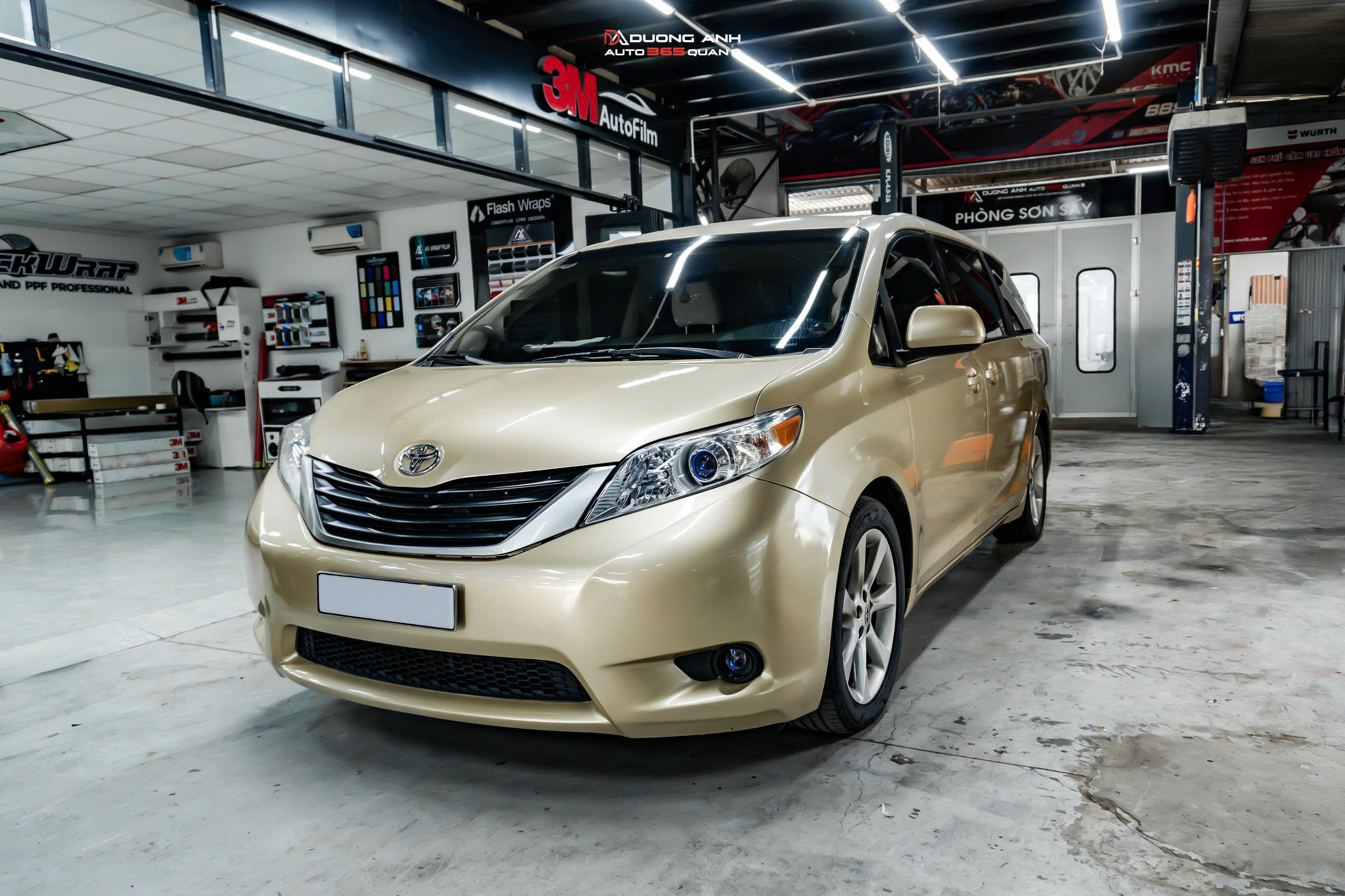 Toyota Sienna nâng cấp Ghế Alphard, Trần sao Pi Starlight, nội thất Limousine đẳng cấp