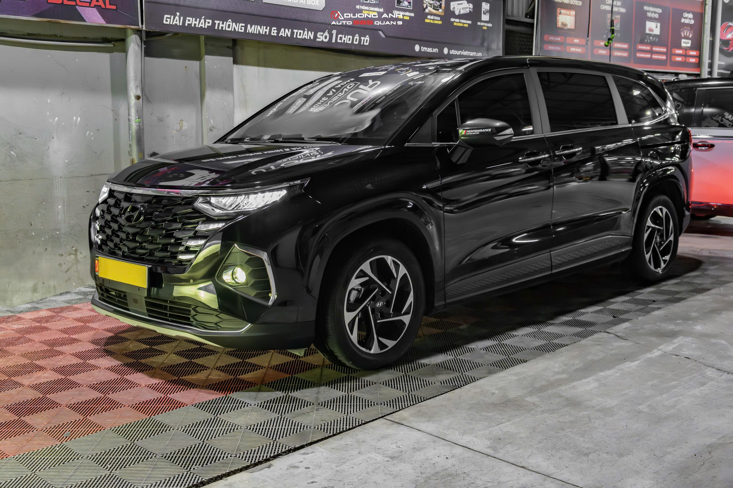 HYUNDAI CUSTIN NÂNG CẤP SÀN VÂN GỖ, NÚT BẤM CỬA LÙA, BI GẦM, ĐƯA XI NHAN LÊN CAO VÀ ANDROID BOX
