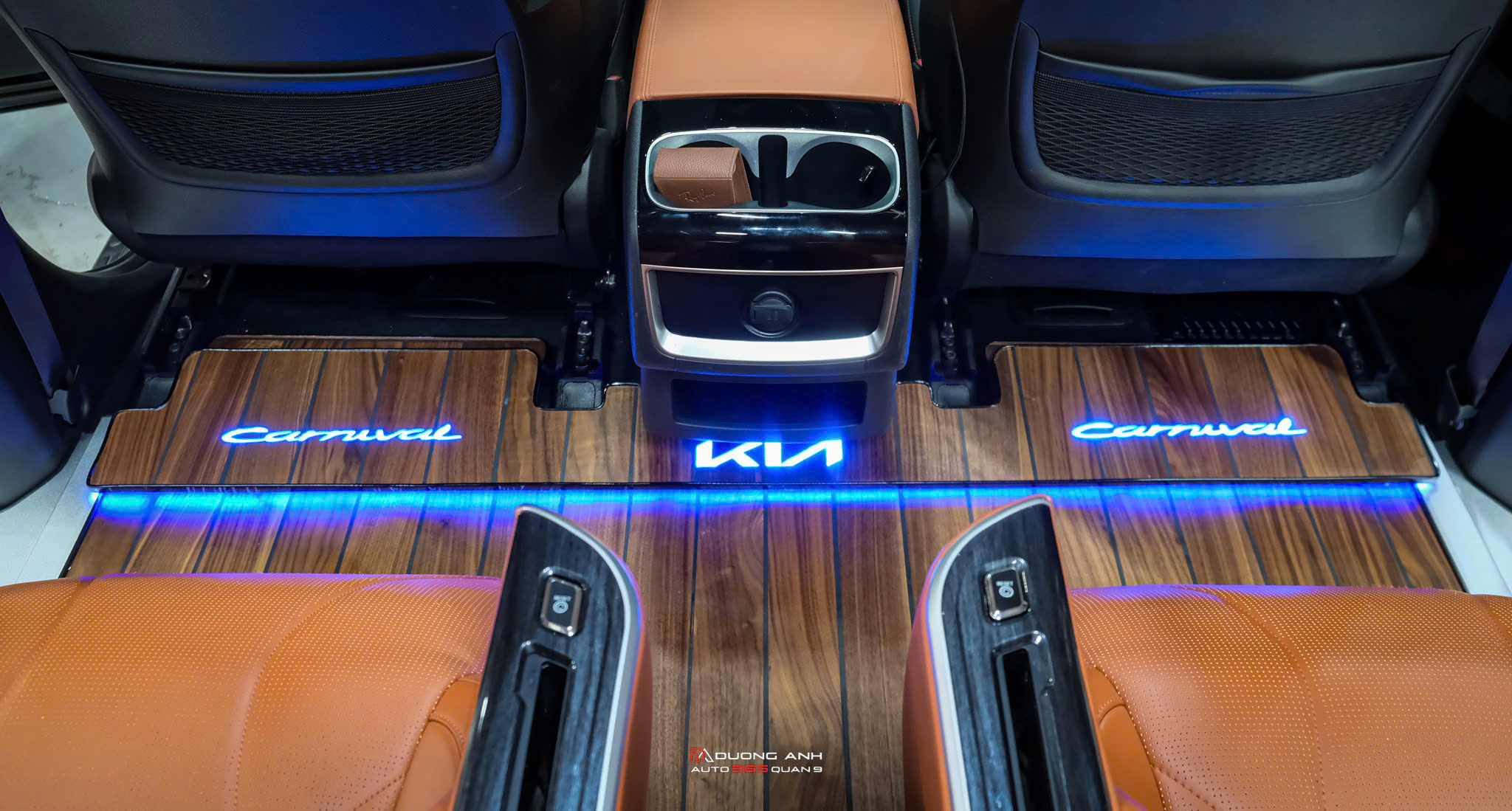 KIA CARNIVAL NÂNG CẤP GHẾ CAST 2, SÀN GỖ ÓC CHÓ BẮC MỸ VÀ BỌC DA NỘI THẤT