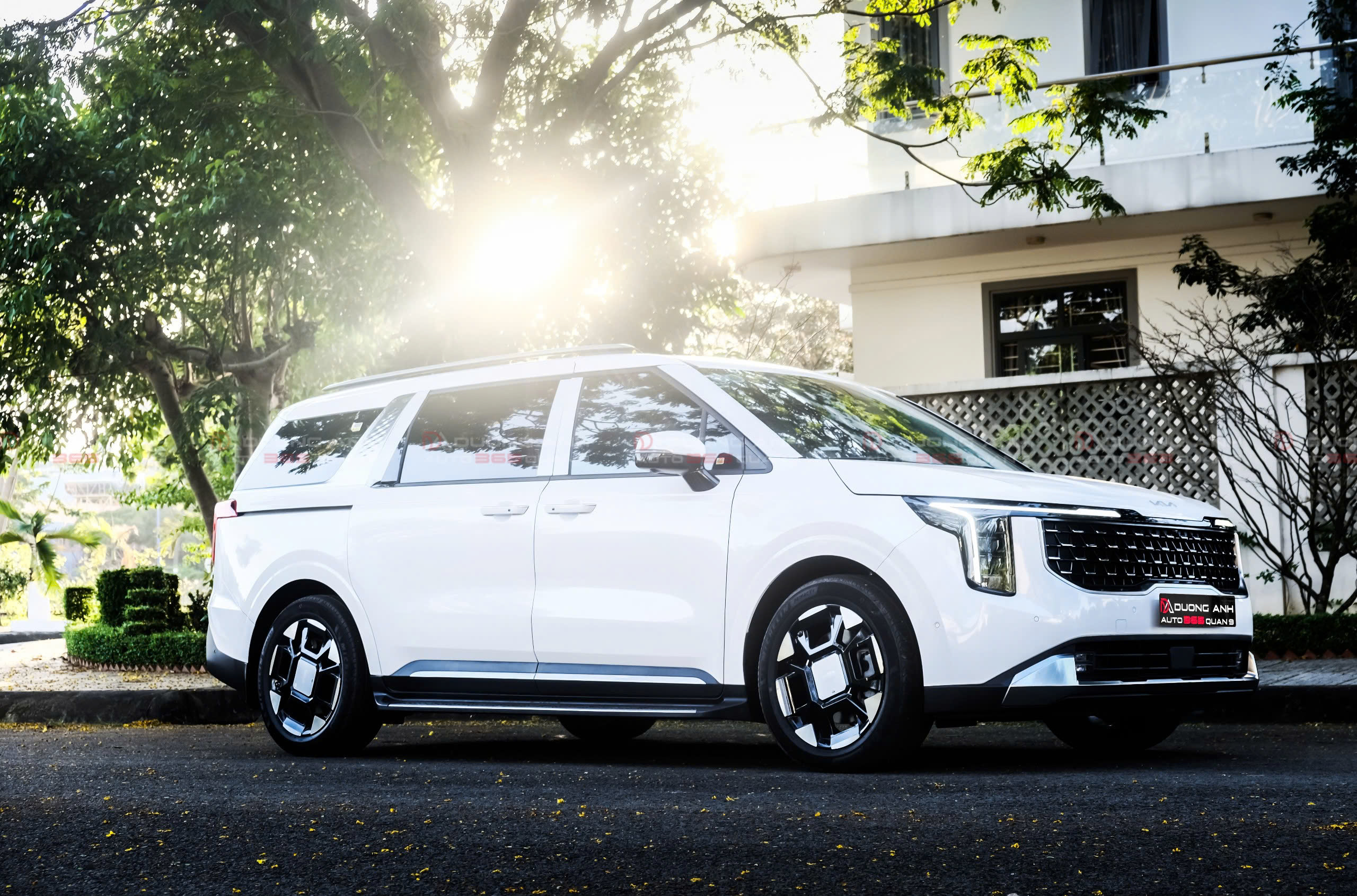 KIA CARNIVAL 2025 NÂNG CẤP GHẾ CAST 4 PRO & SOFA BED BĂNG 3, SÀN VÂN ĐÁ, MÀN HÌNH TRẦN GẬP VÀ TRẦN SAO PI STARLIGHT
