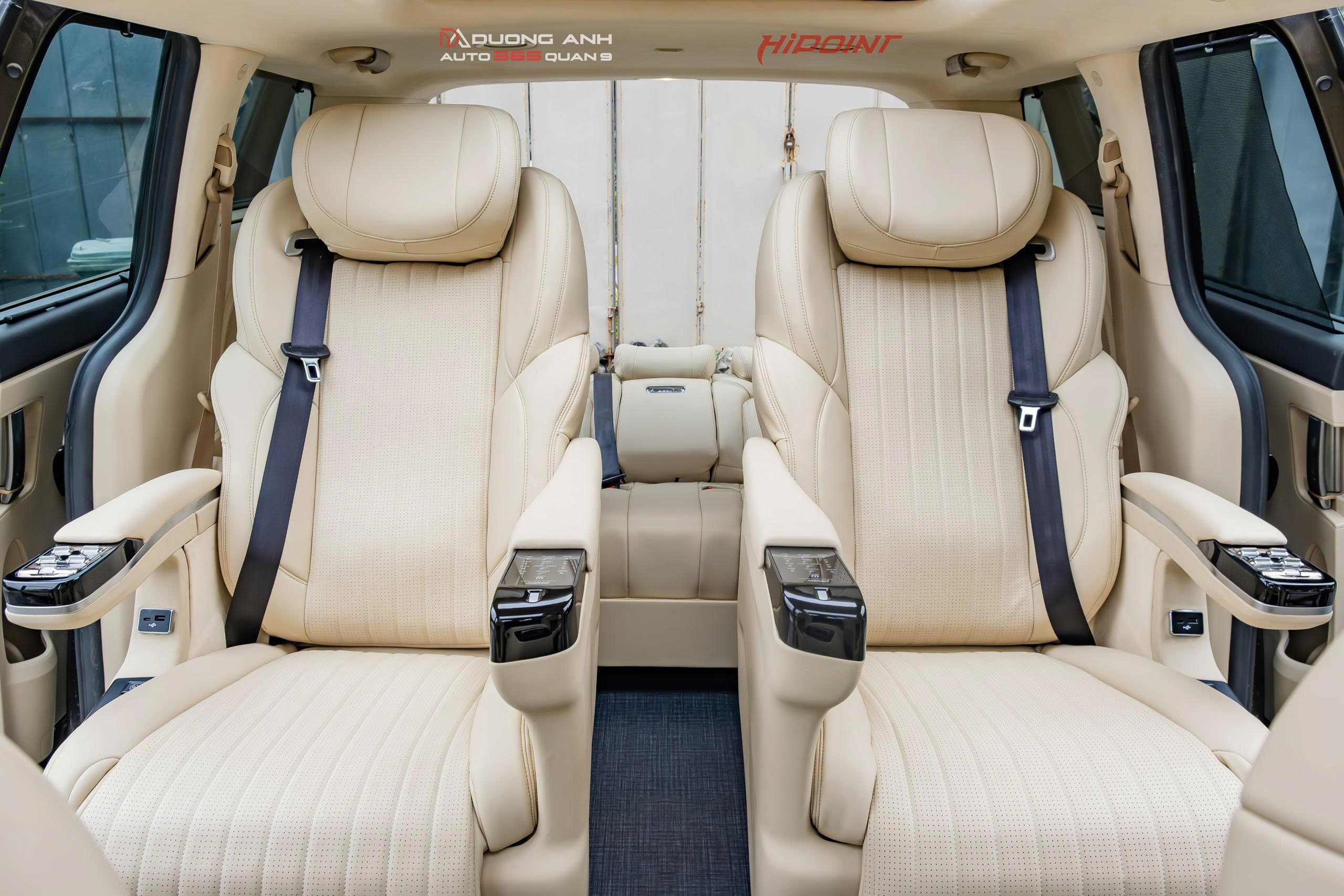 Kia Sedona nâng cấp ghế VIP Hipoint HP13 & Sàn Caro Gingham – Sang trọng, tiện nghi và đẳng cấp hơn