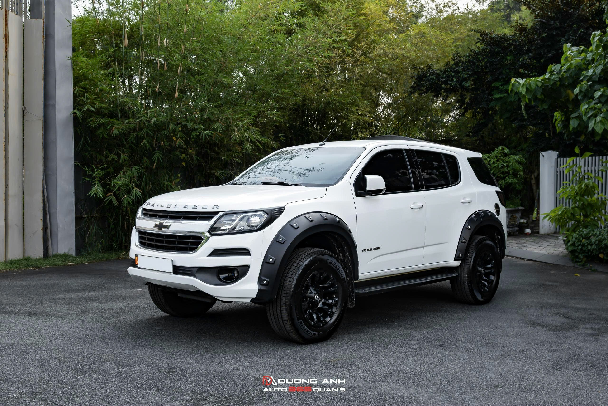 Chevrolet Trailblazer nâng cấp Ghế VIP tài + phụ, Ghế VIP SUV 02 & Trần sao Pi Starlight – Chuẩn SUV thương gia