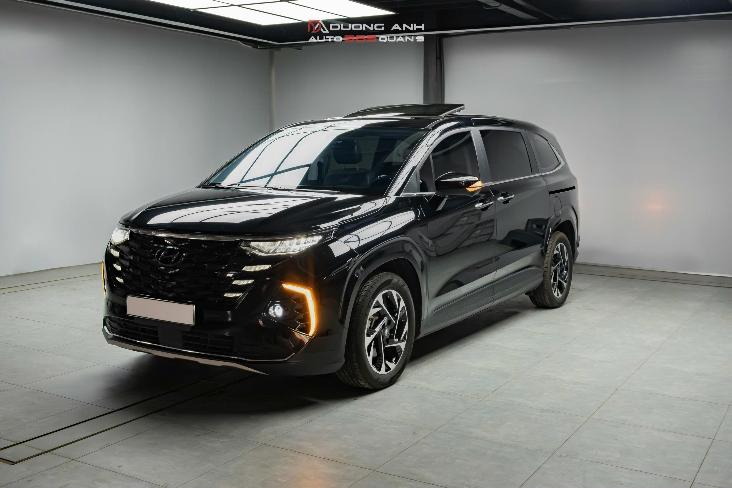 Hyundai Custin nâng cấp Sàn Carbon Fiber & Nút bấm cửa lùa – Hiện đại, tiện nghi và khác biệt