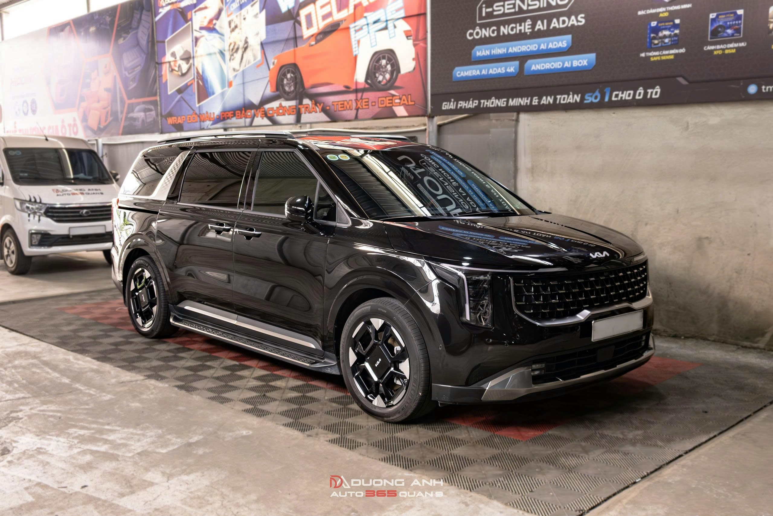 Kia Carnival nâng cấp Sàn vân đá & Sofa bed – Sang trọng, tiện nghi chuẩn Limousine