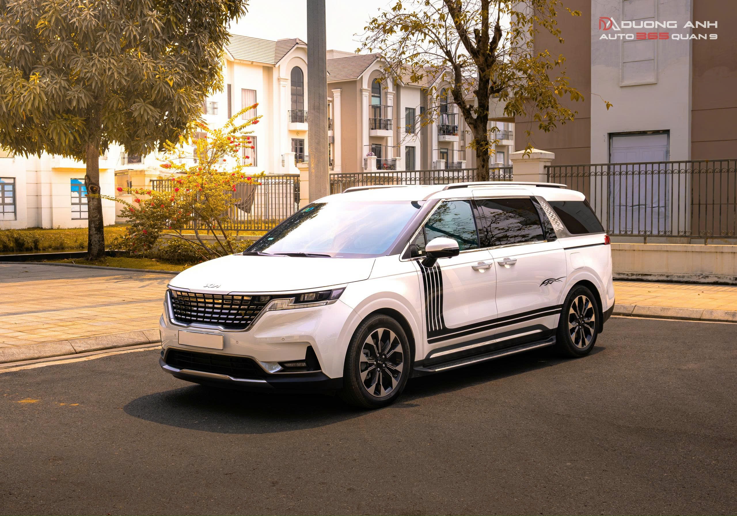 Kia Carnival nâng cấp ghế Cast 4 Pro, Sofa bed & Sàn vân gỗ – Chuẩn Limousine sang trọng và tiện nghi