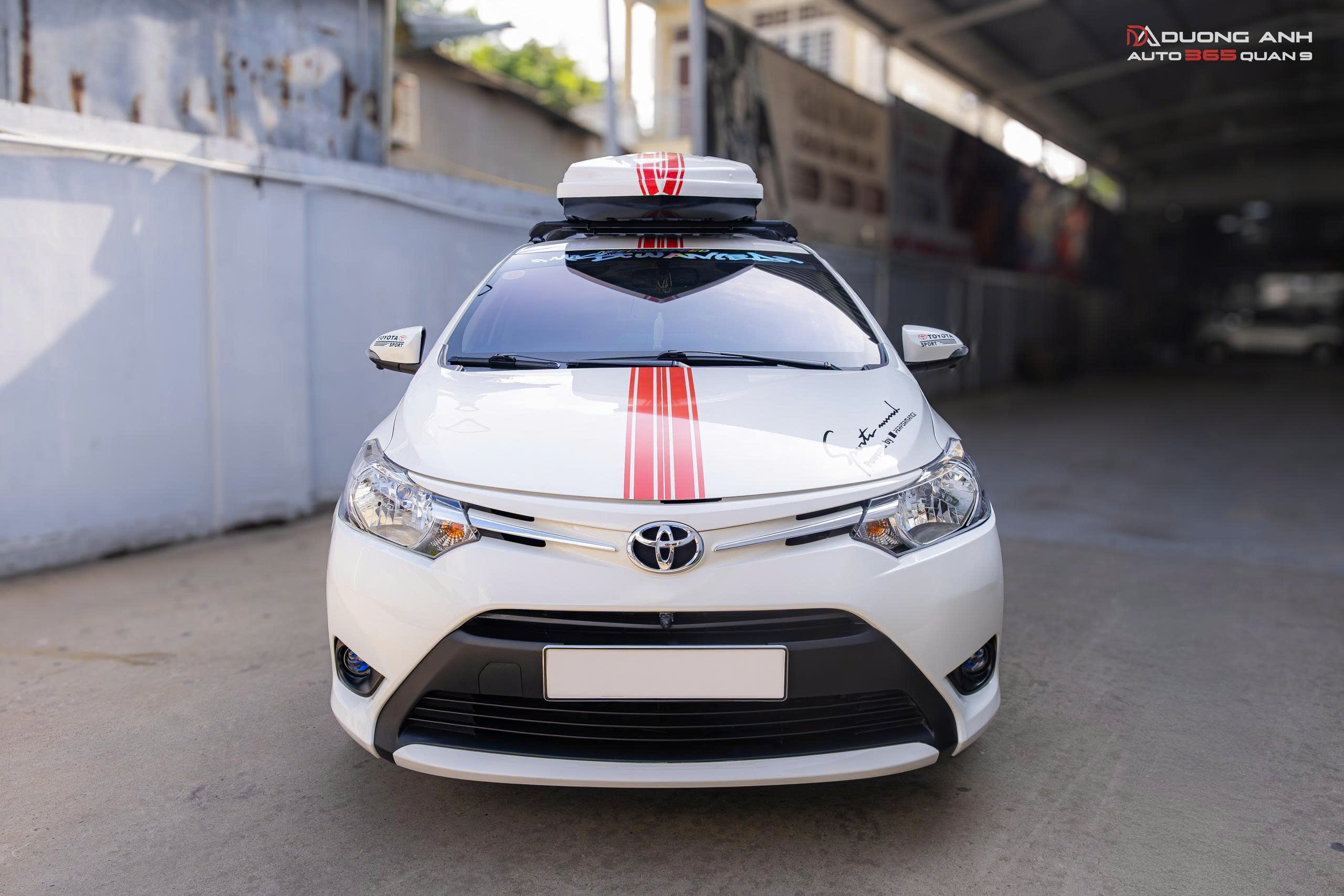 Toyota Vios bọc da nội thất & lắp cốp nóc phi thuyền – Tiện nghi hơn, cá tính hơn