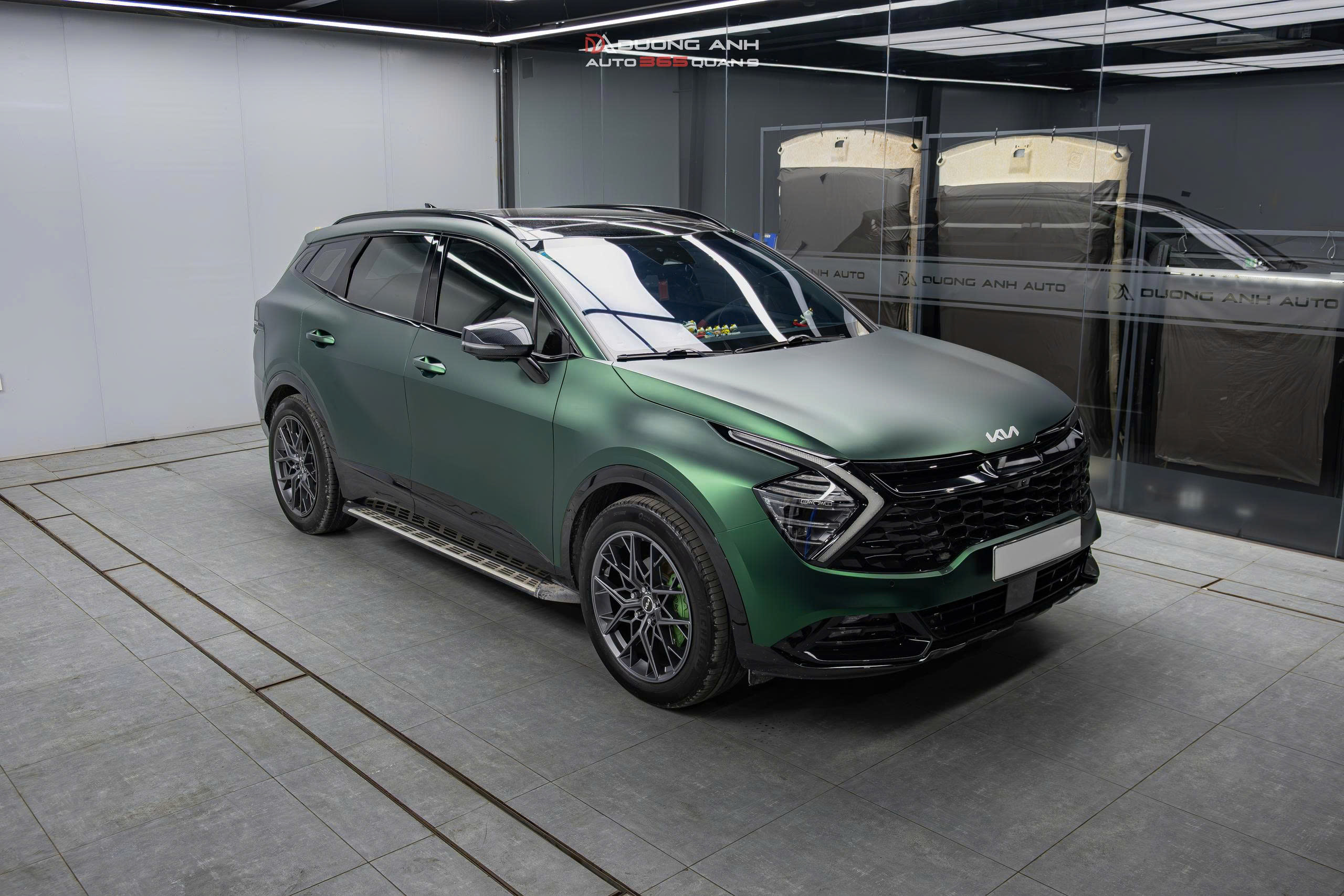 Kia Sportage nâng cấp full option – Đổi màu Venom Green, Loa Alpine & Bọc da nội thất